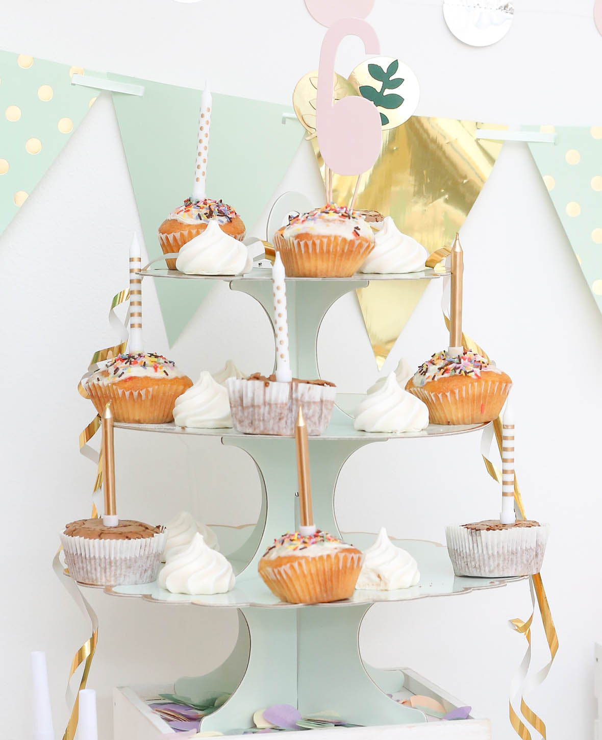 Bougies d'anniversaire argentées avec supports, 6 pcs.
