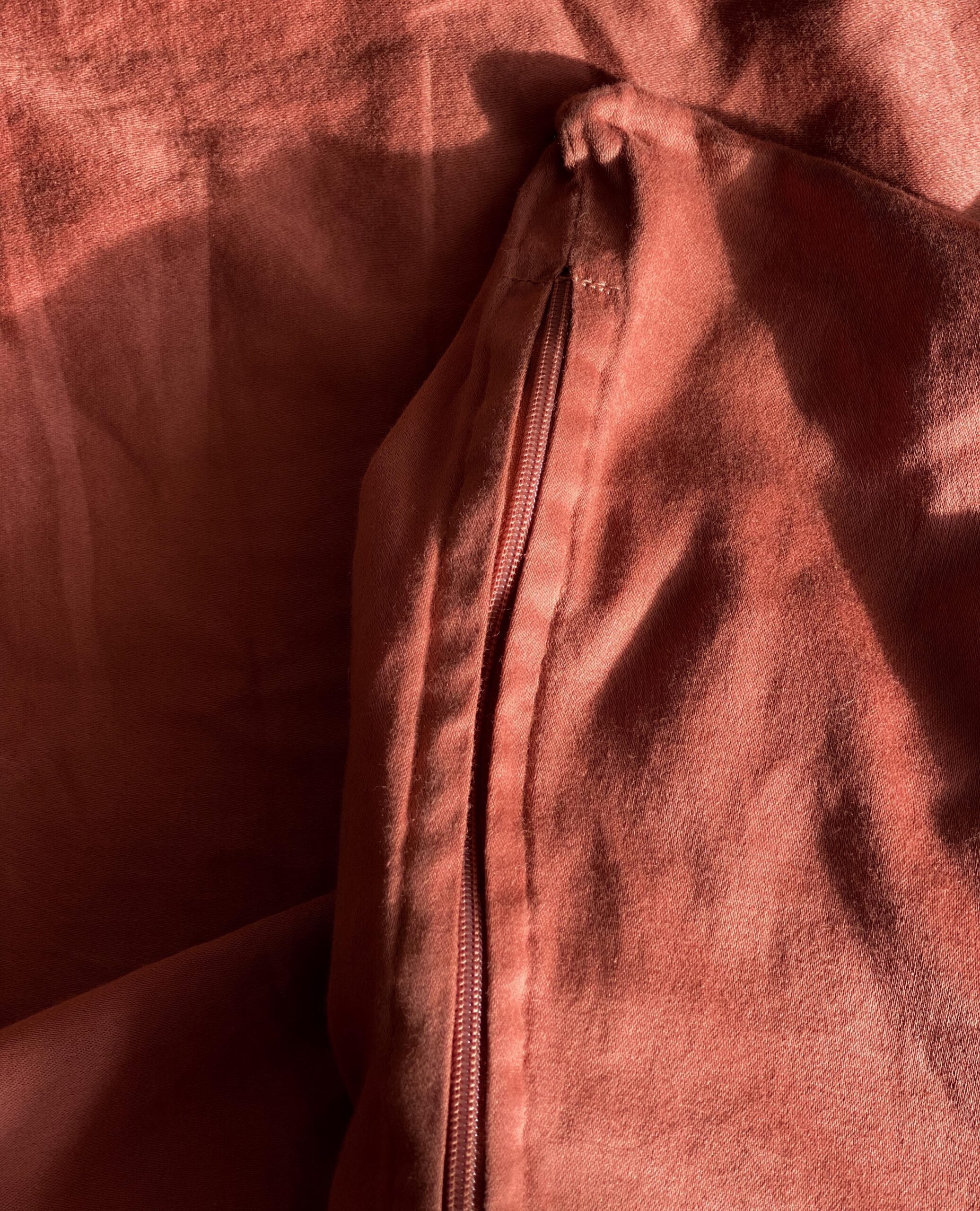 "Thia Rust" Bettbezug / Duvetbezug aus Rostrotem Bio Baumwoll-Satin, 200 x 210 cm