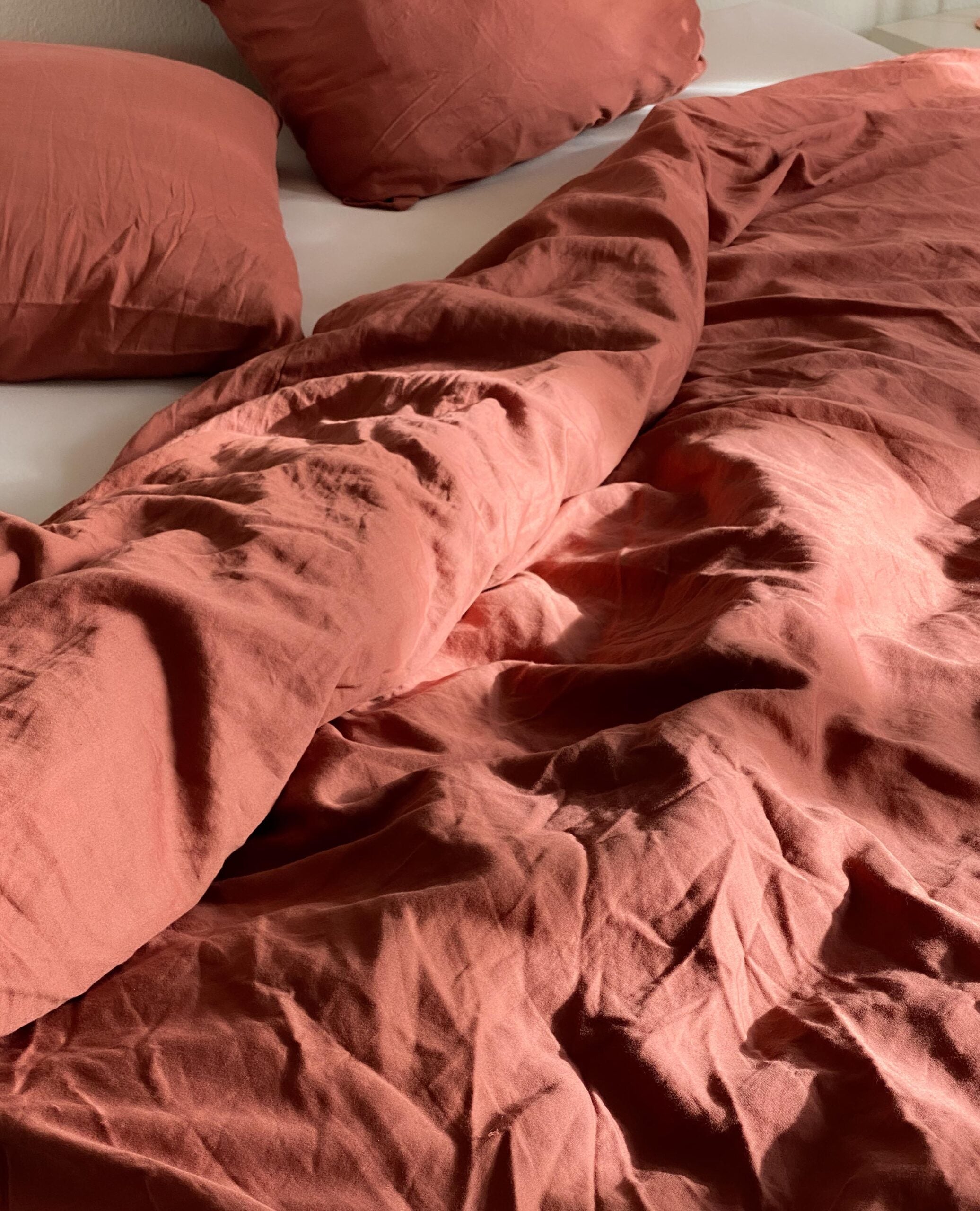 "Thia Rust" Bettbezug / Duvetbezug aus Rostrotem Bio Baumwoll-Satin, 200 x 210 cm