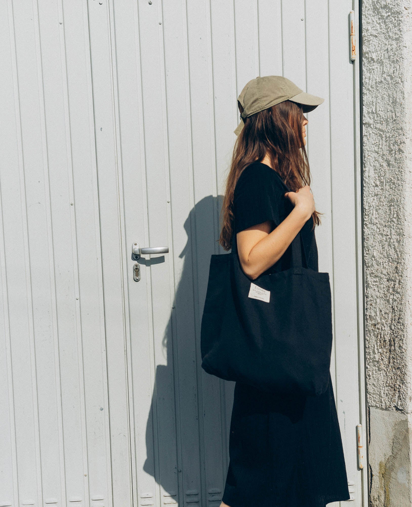 Totebag "Lora" aus schwarzem Baumwoll-Leinenmix, 47 cm x 40 cm
