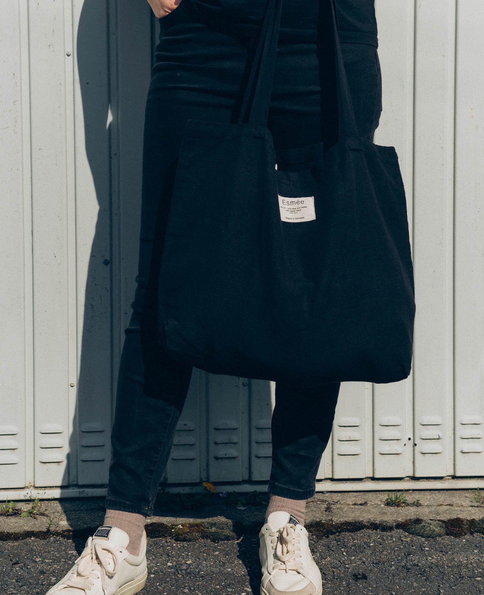 Totebag "Lora" aus schwarzem Baumwoll-Leinenmix, 47 cm x 40 cm