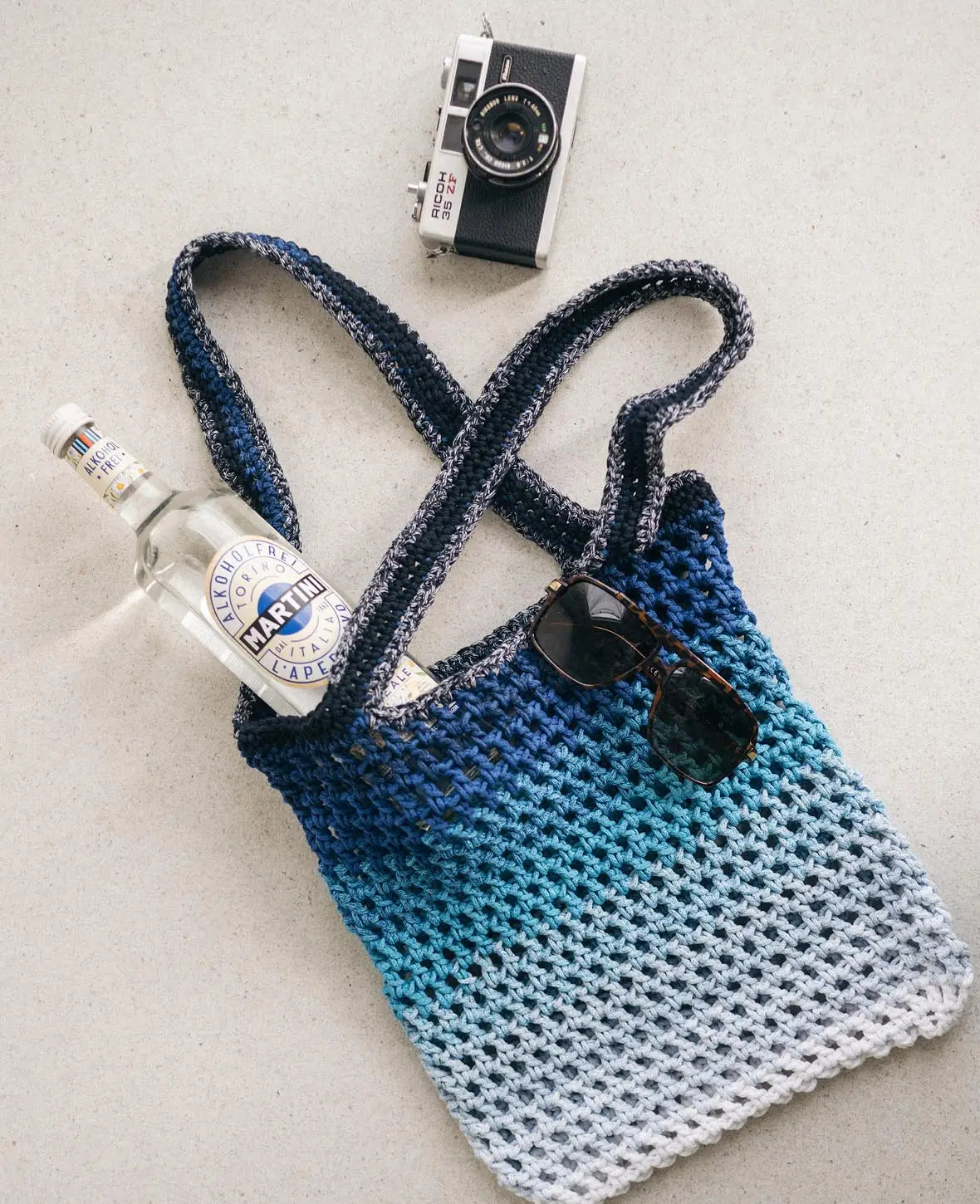 DIY Häkel-Set "Shopper", Häkeltasche zum Selberhäkeln inklusive Anleitung, geeignet für Anfänger und Profis, in Blautönen, 2-teilig.