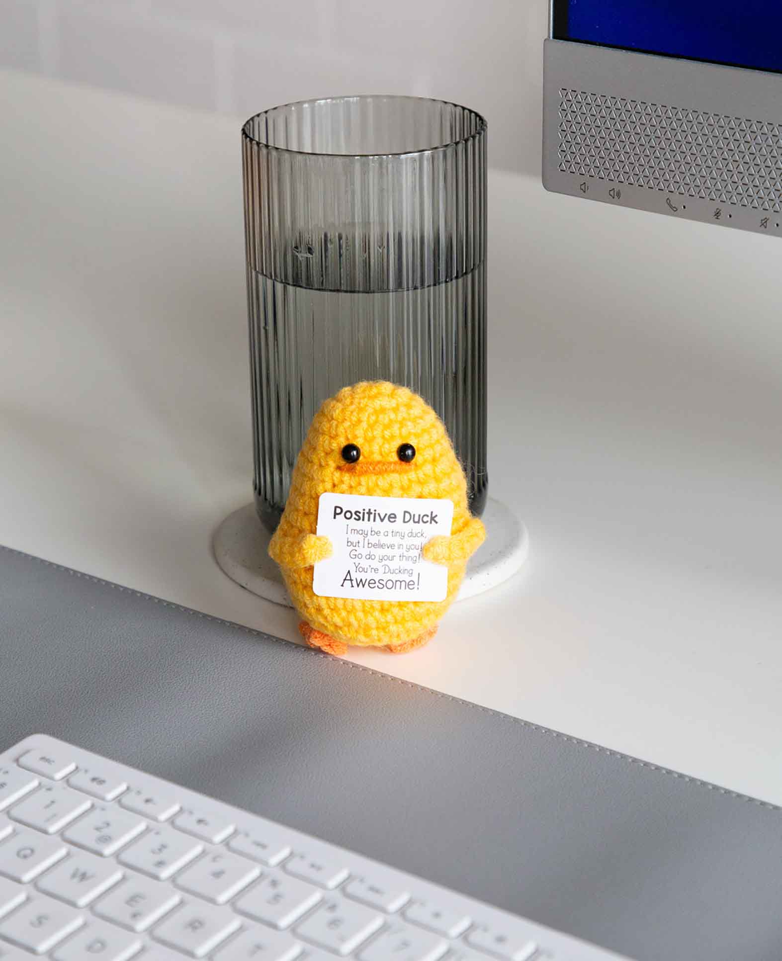 Positive Duck, Gehäkeltes Mini Plüschtier / Glücksbringer, Gelb, ca. 7.5 x 5 cm