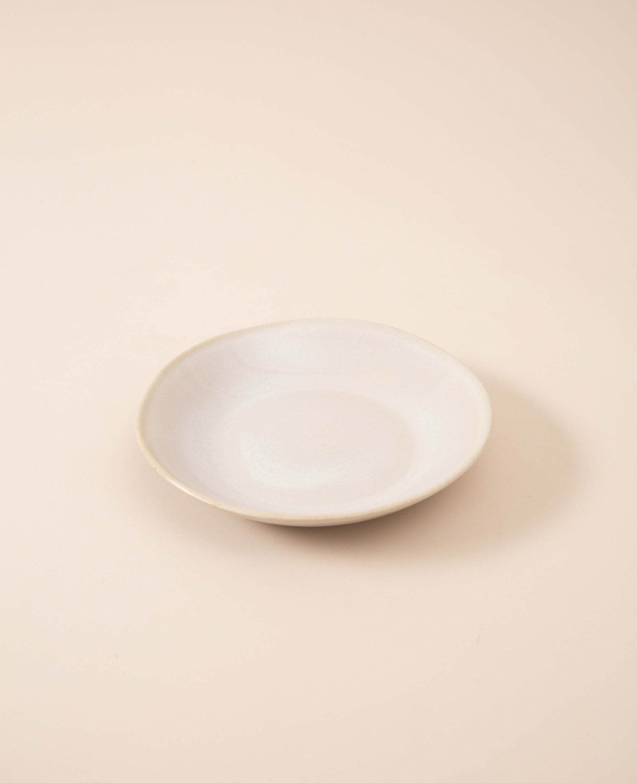 Handglasierter cremefarbener Frühstücksteller "Aria", Ø 20 cm