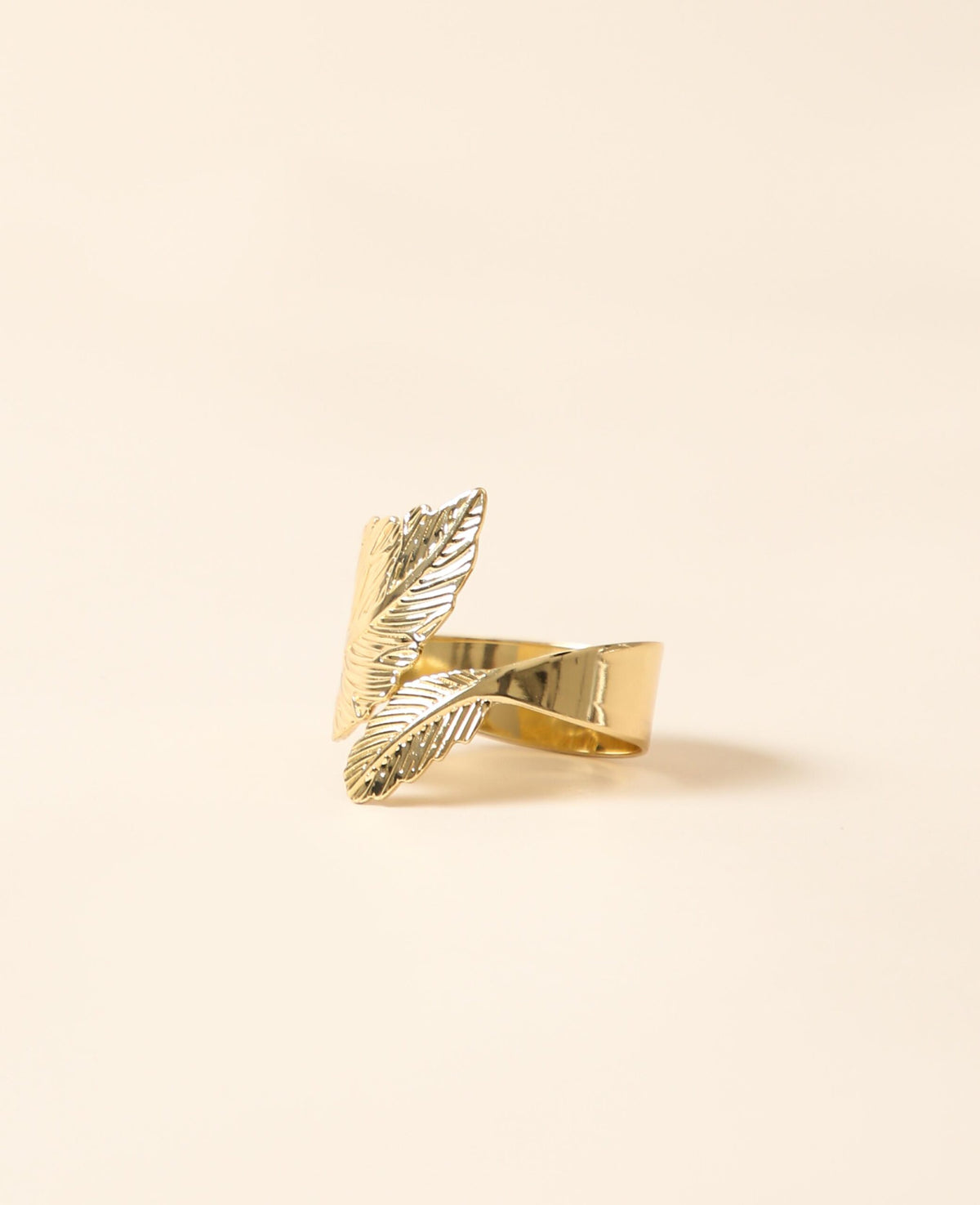 Eleganter Serviettenring in Feder / Blattform aus Metall für Stoffservietten, Ø 4.5 cm, Gold