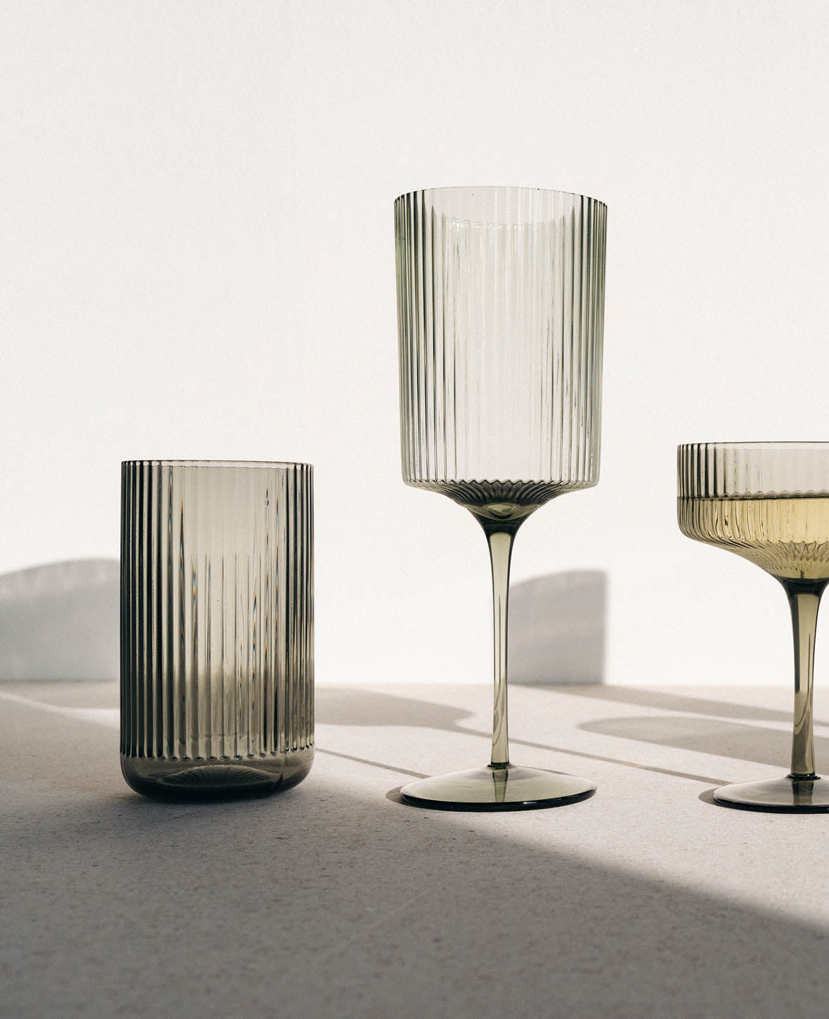 4er Set Trinkgläser "Oskar", aus grauem Glas mit Rillenstruktur, Ø 7.4 cm, 450 ml