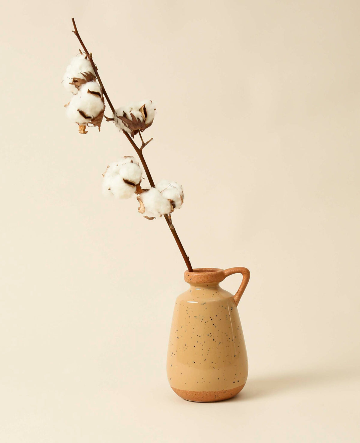 Terracottafarbene Keramikvase mit Griff, H 17 cm