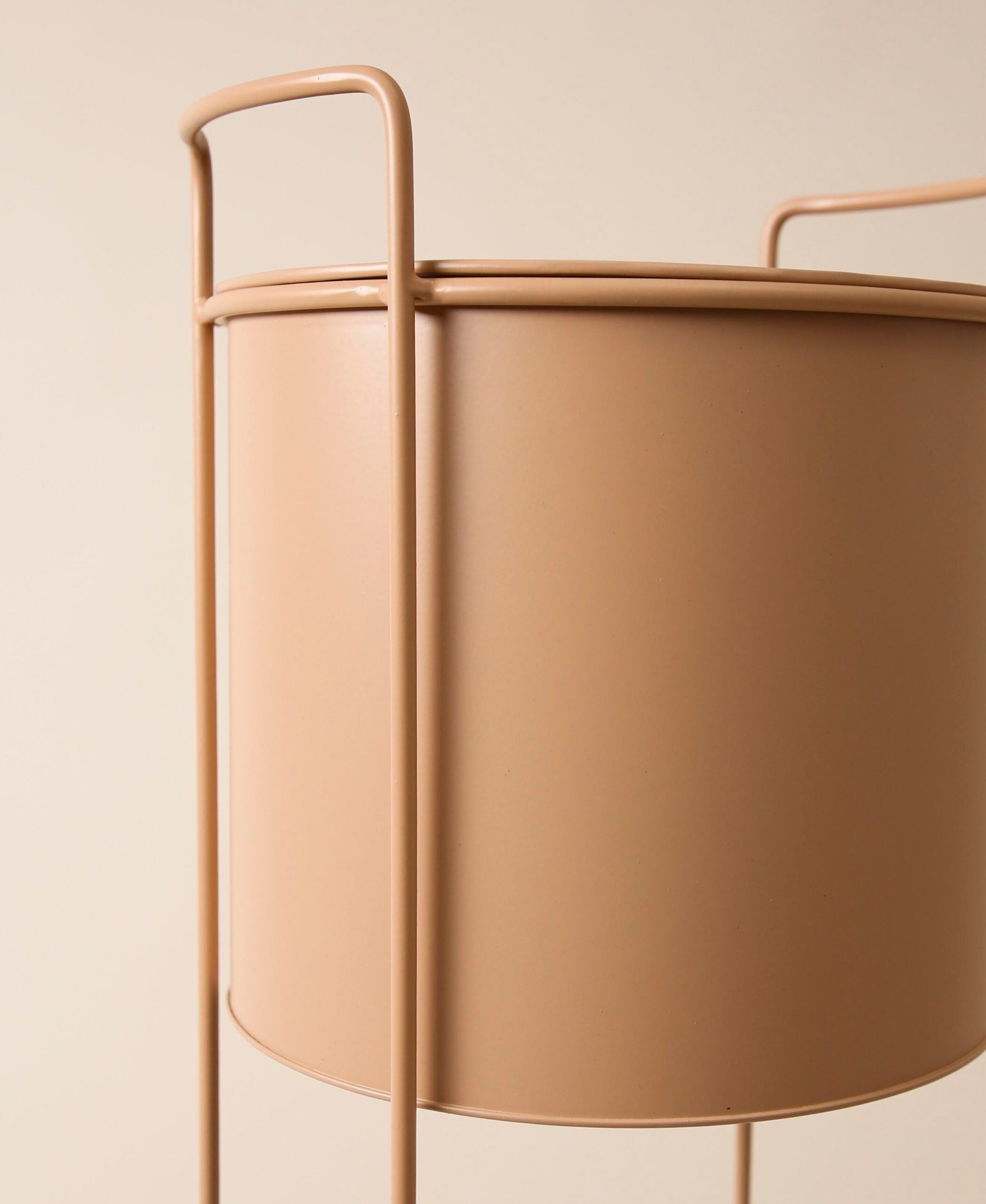 Nudefarbener Stehtopf / Blumentopf mit Beinen, altrosa, 62 cm