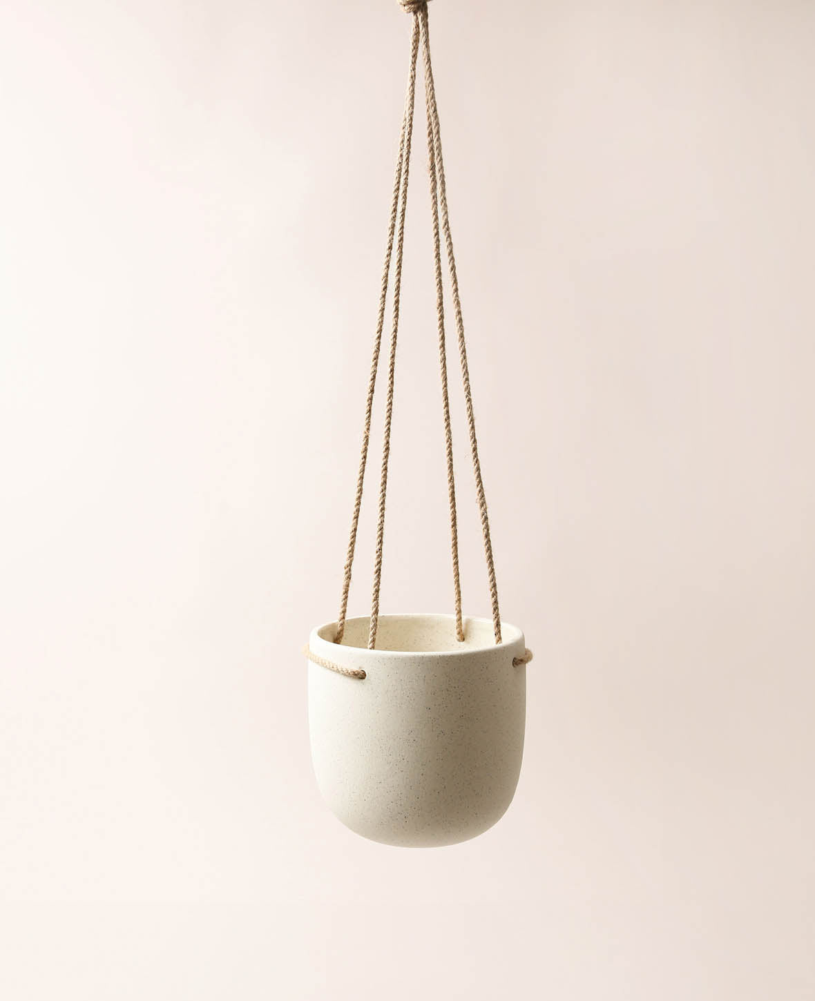 Hängetopf / Hängender Blumentopf aus Steingut mit rauher Struktur, Beige mit Sprenkel, Ø 15 cm