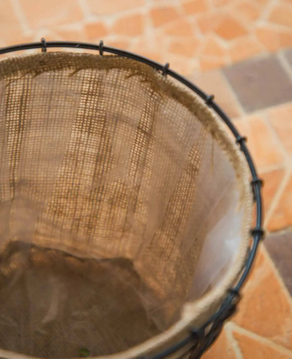 Metal basket with jute, 20x18cm