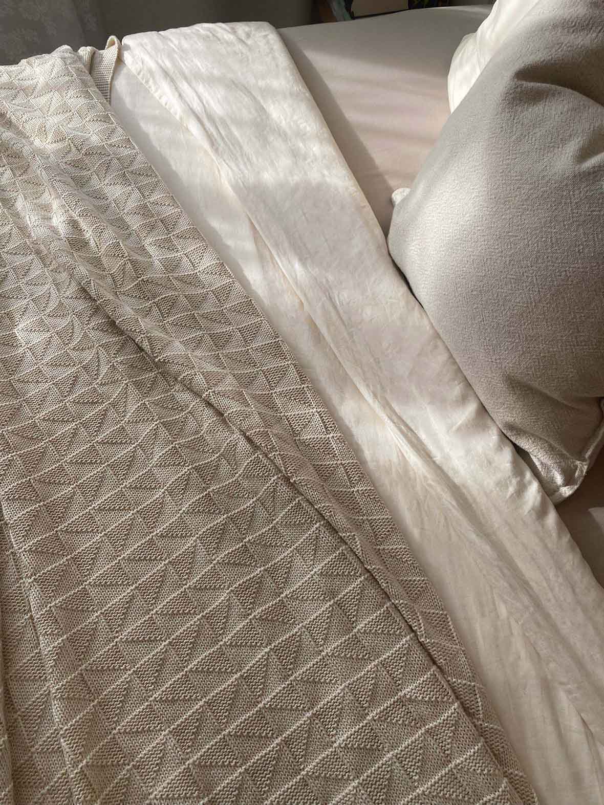 "Thia Oatmeal" Bettbezug / Duvetbezug aus Cremefarbenem Bio Baumwoll-Satin, 240 x 240 cm