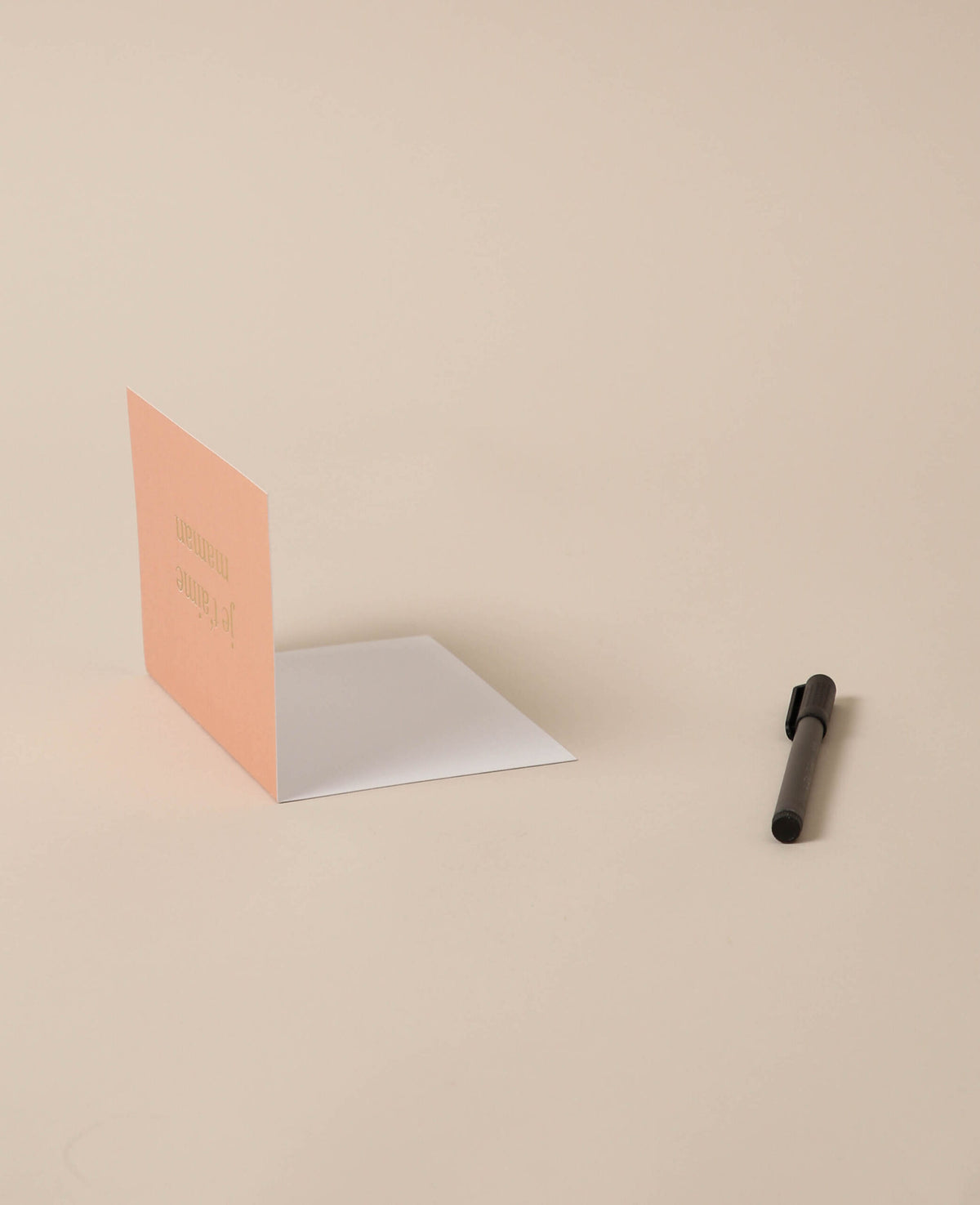 Apricot-colored folded card, je t'aime maman