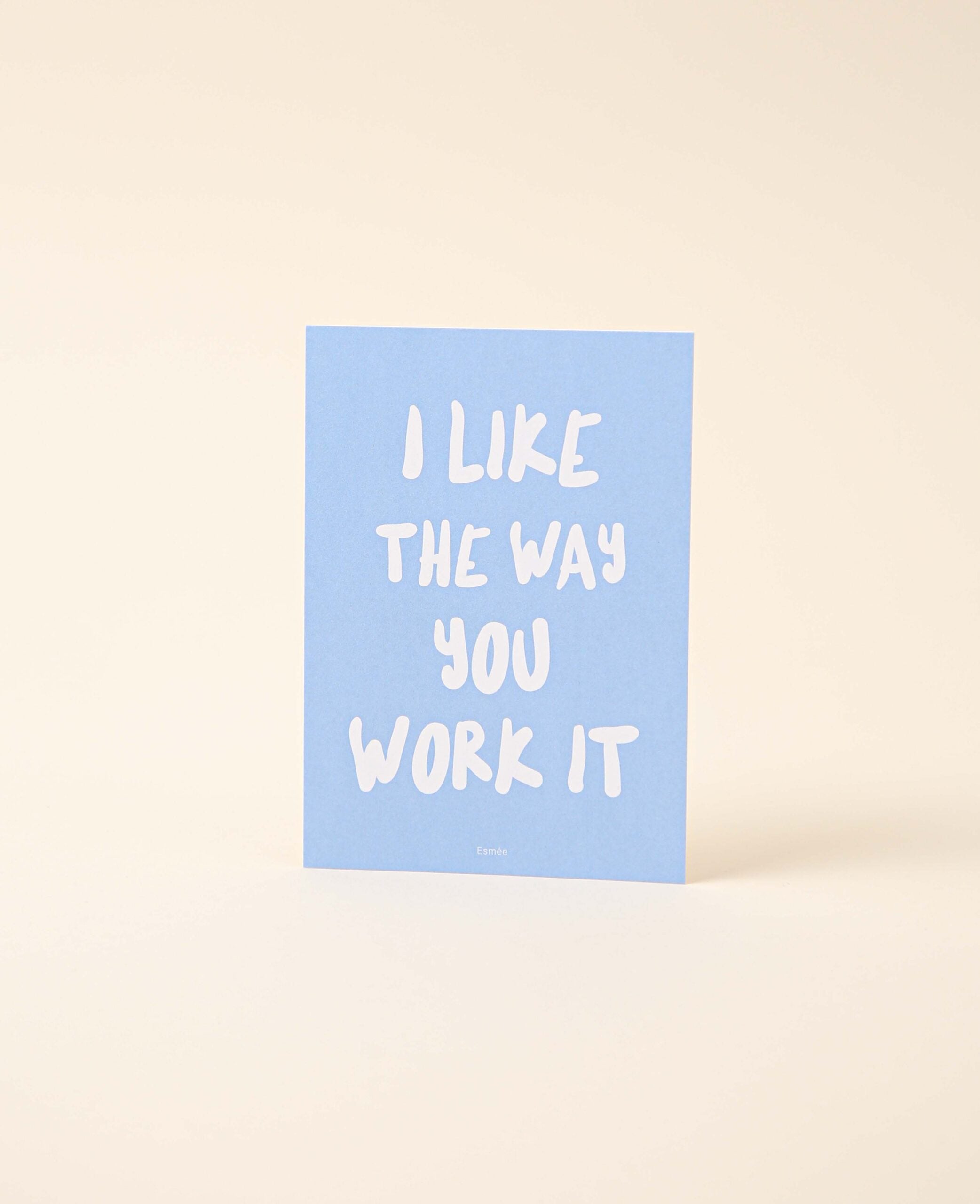 Grusskarte / Postkarte Hochformat "I like the way you work it", 10.5 x 14.8 cm, hellblaue Karte mit weissem Schriftzug und weisser Rückseite
