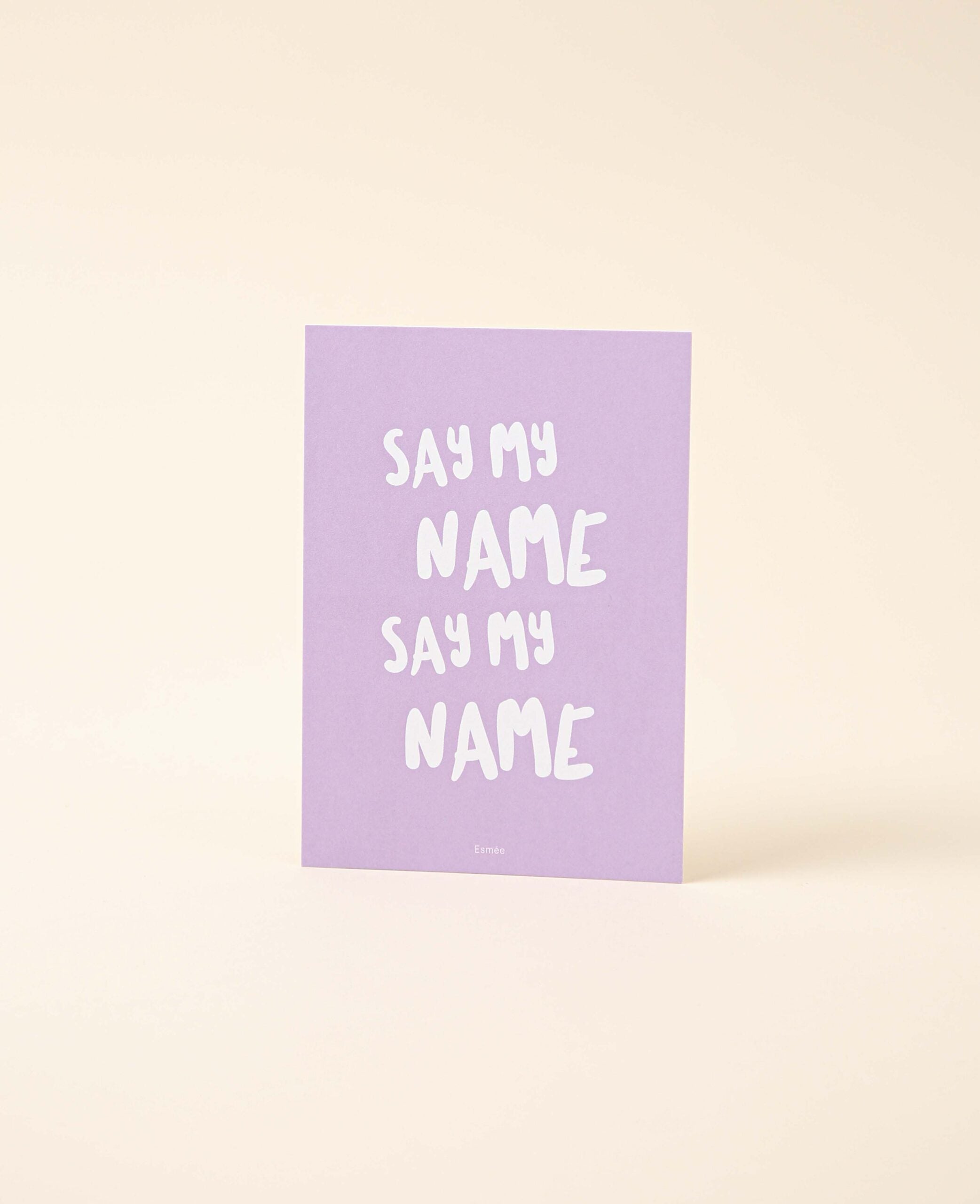 Grusskarte / Postkarte Hochformat "Say my name", 10.5 x 14.8 cm, lila Karte mit weissem Schriftzug und weisser Rückseite