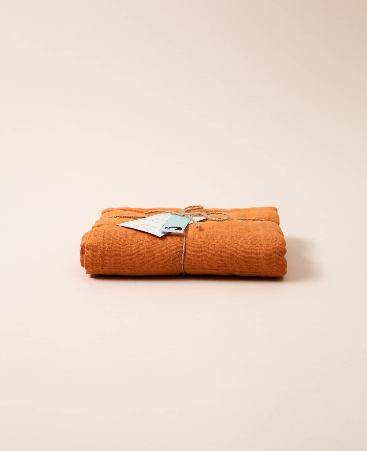 Musselin Tuch / Mulltuch aus 100% Bio Baumwolle als Nuscheli für Babys oder als Mode- und Dekoaccessoire in Dusty Orange, 120 x 100 cm