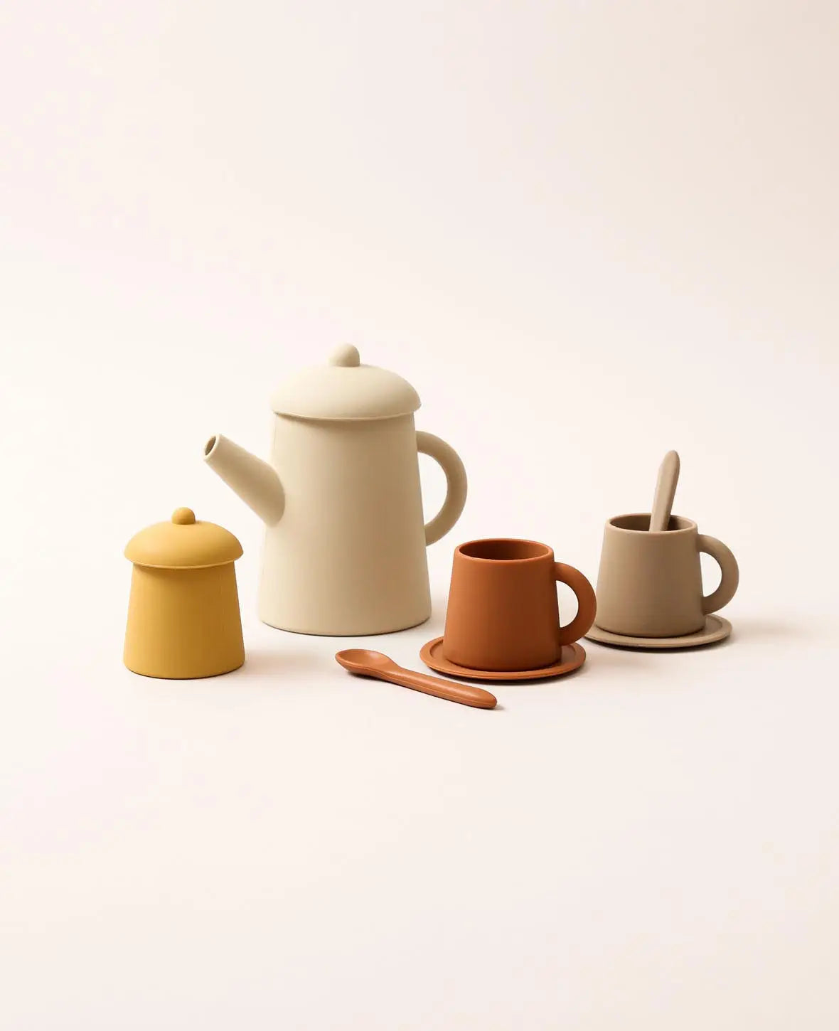 Kindertee Set für Kinder, aus Silikon in Sienna/Beige, mit Tassen, Kessel und Zuckerdose