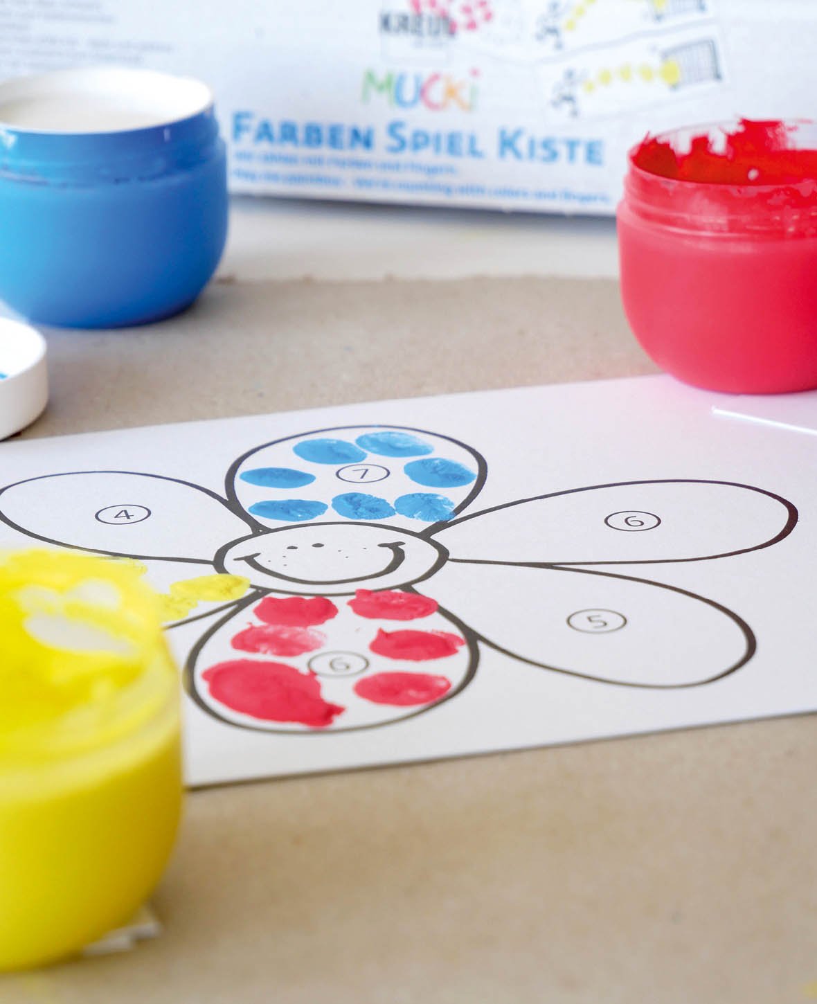 MUCKI FarbenSpielKiste Wir zählen mit Farben und Fingern.