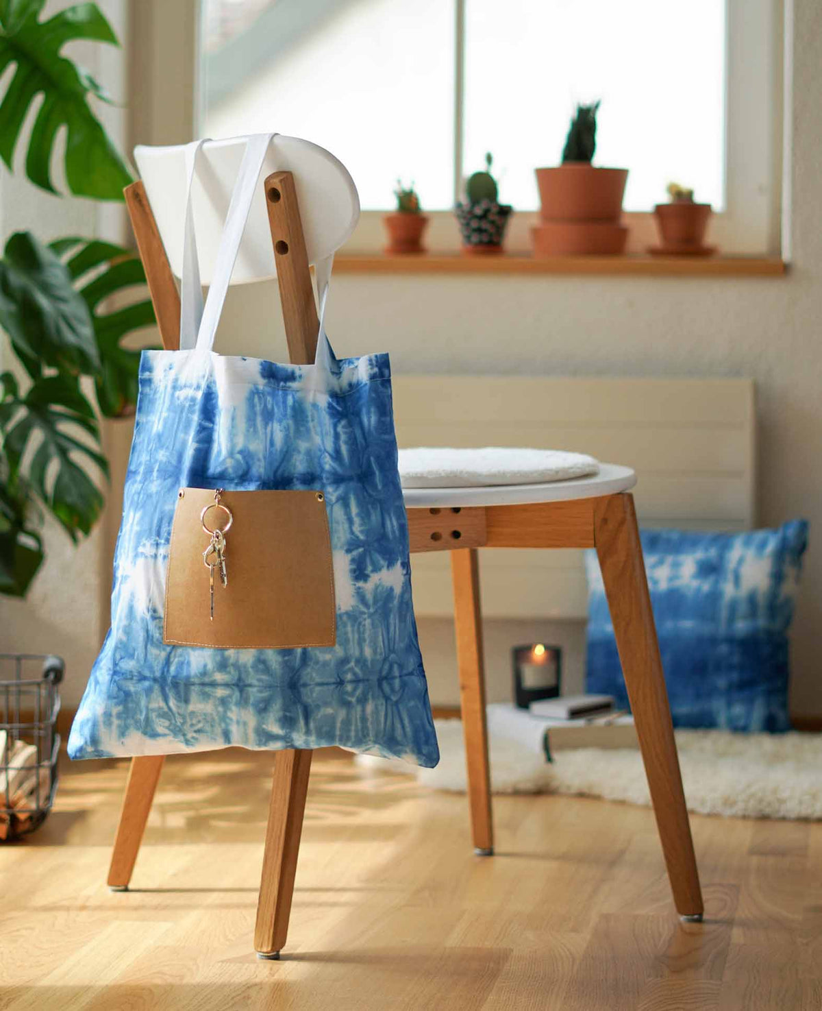 KREUL Batik-Textilfarbe Indigo Blue, Farbpulver inklusive Färbesalz zum Färben und Batiken von Textilien, 70 g, Dunkelblau