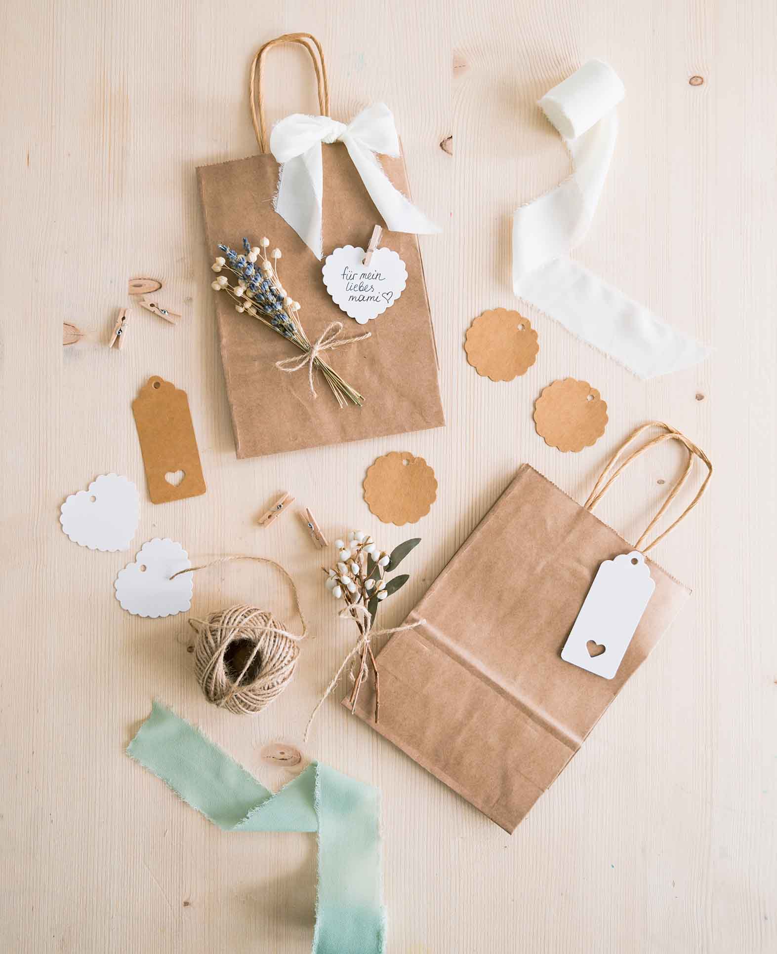 Étiquettes cadeaux artisanales + ficelle de jute – Marron/blanc, 200 pièces