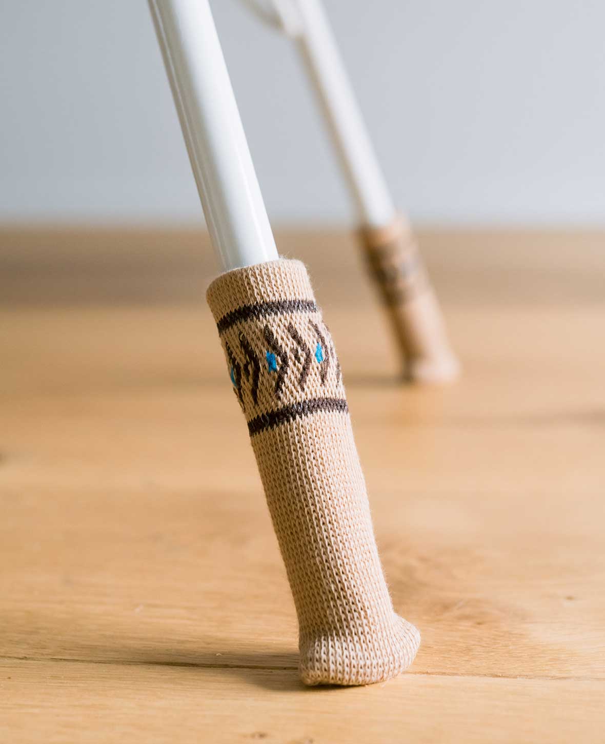 (4er Set) Stoff Stuhlbein Stulpen Schutz – Hellbraun mit Muster