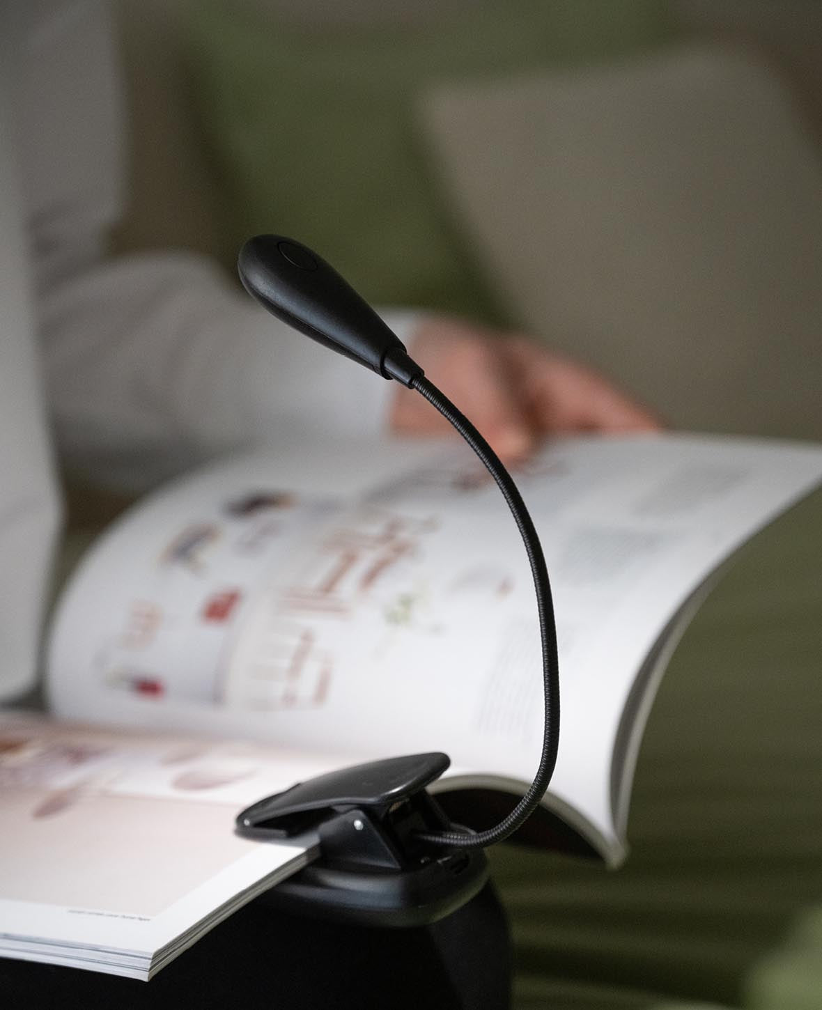 LED Leselampe mit biegbarem Schwanenhals und Clip Halterung, Schwarz
