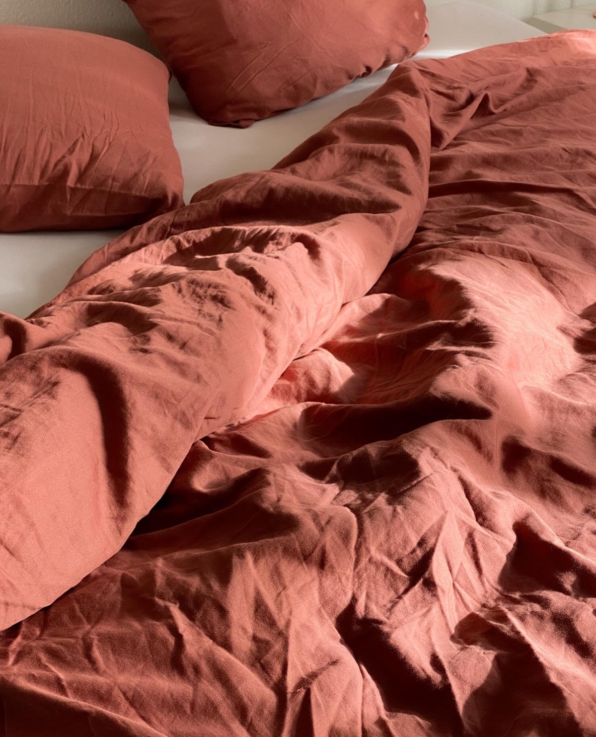 "Thia Rust" Bettbezug / Duvetbezug aus Rostrotem Bio Baumwoll-Satin, 200 x 210 cm